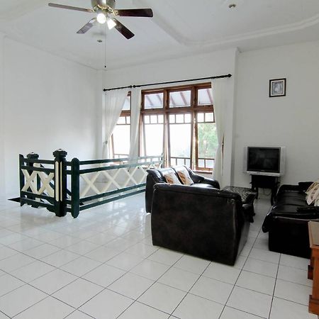 Hotel Fevytra Syariah Yogyakarta Exterior foto